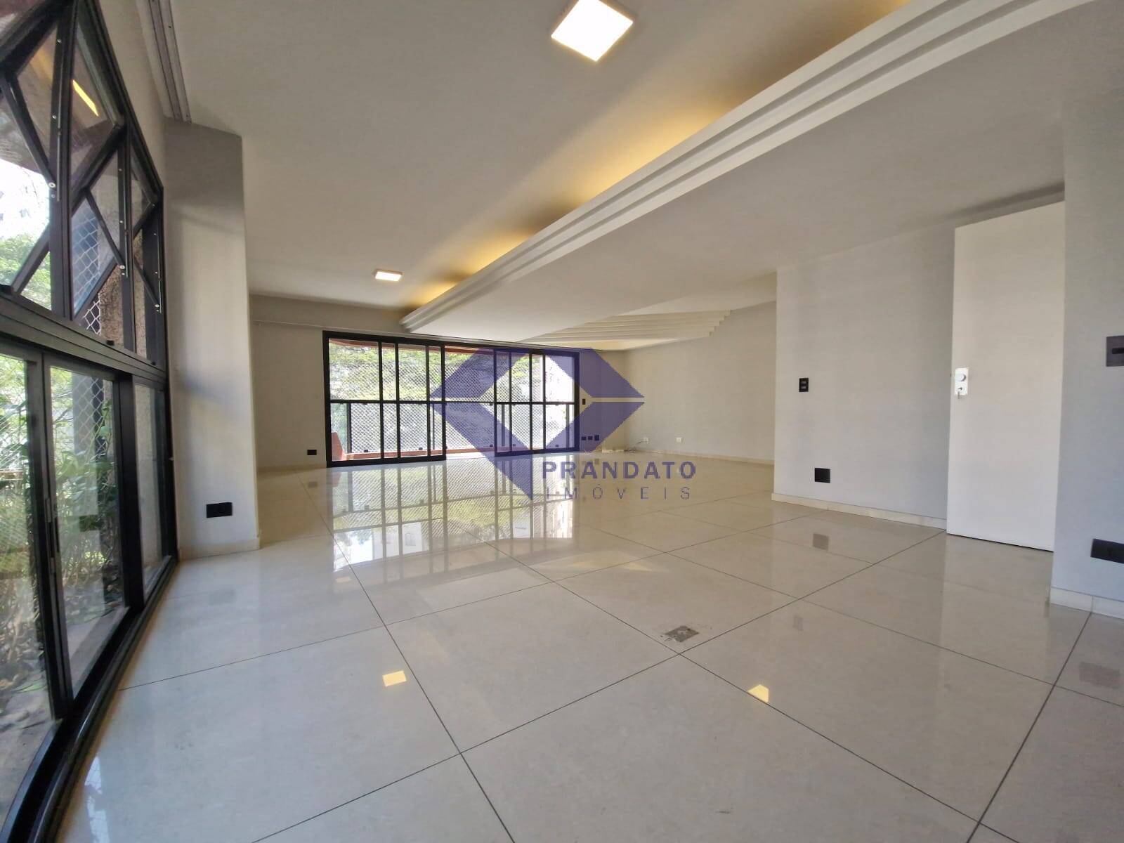 Apartamento à venda com 4 quartos, 216m² - Foto 1