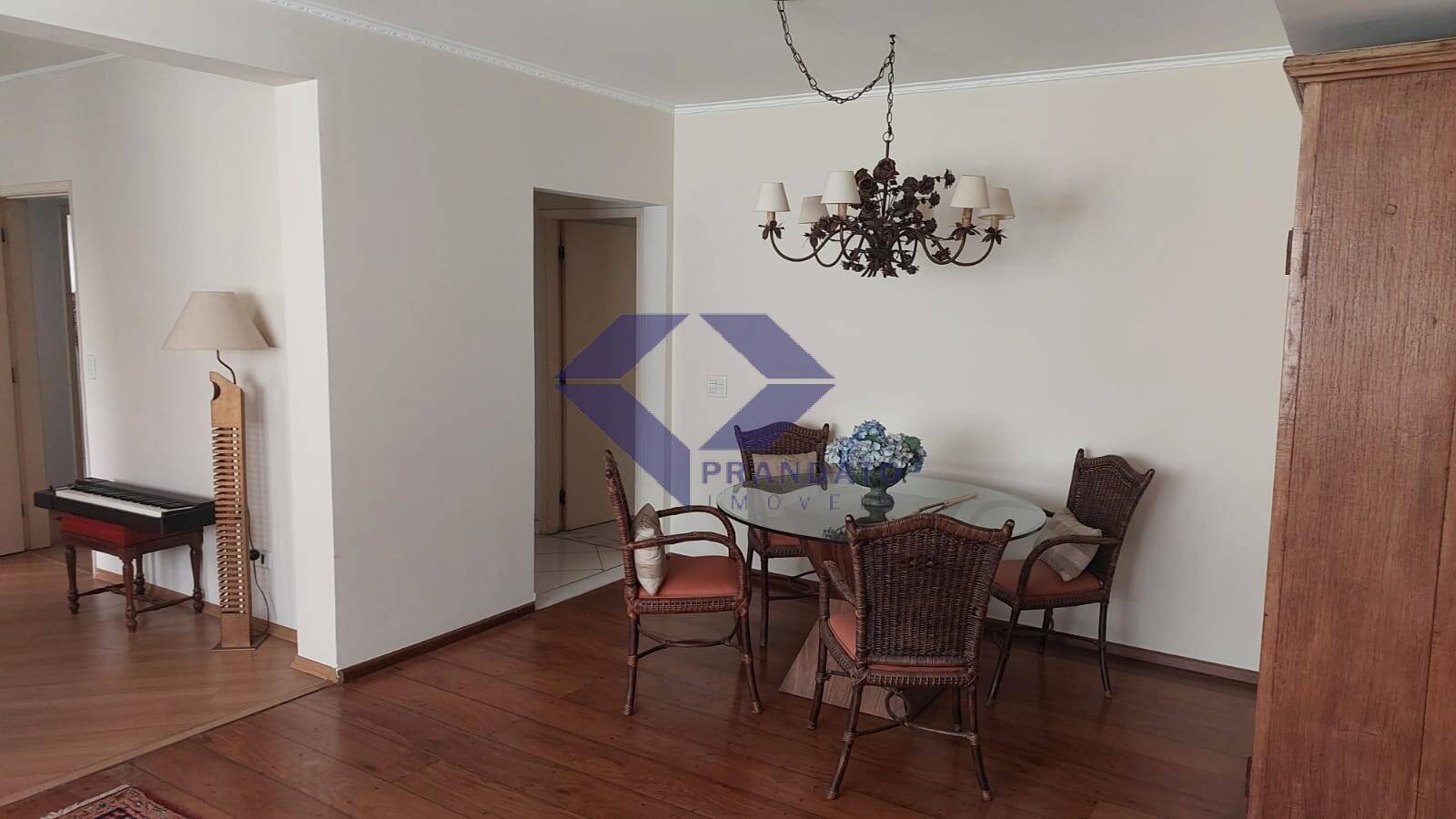 Apartamento à venda com 3 quartos, 130m² - Foto 1