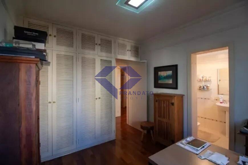 Apartamento à venda com 4 quartos, 220m² - Foto 12