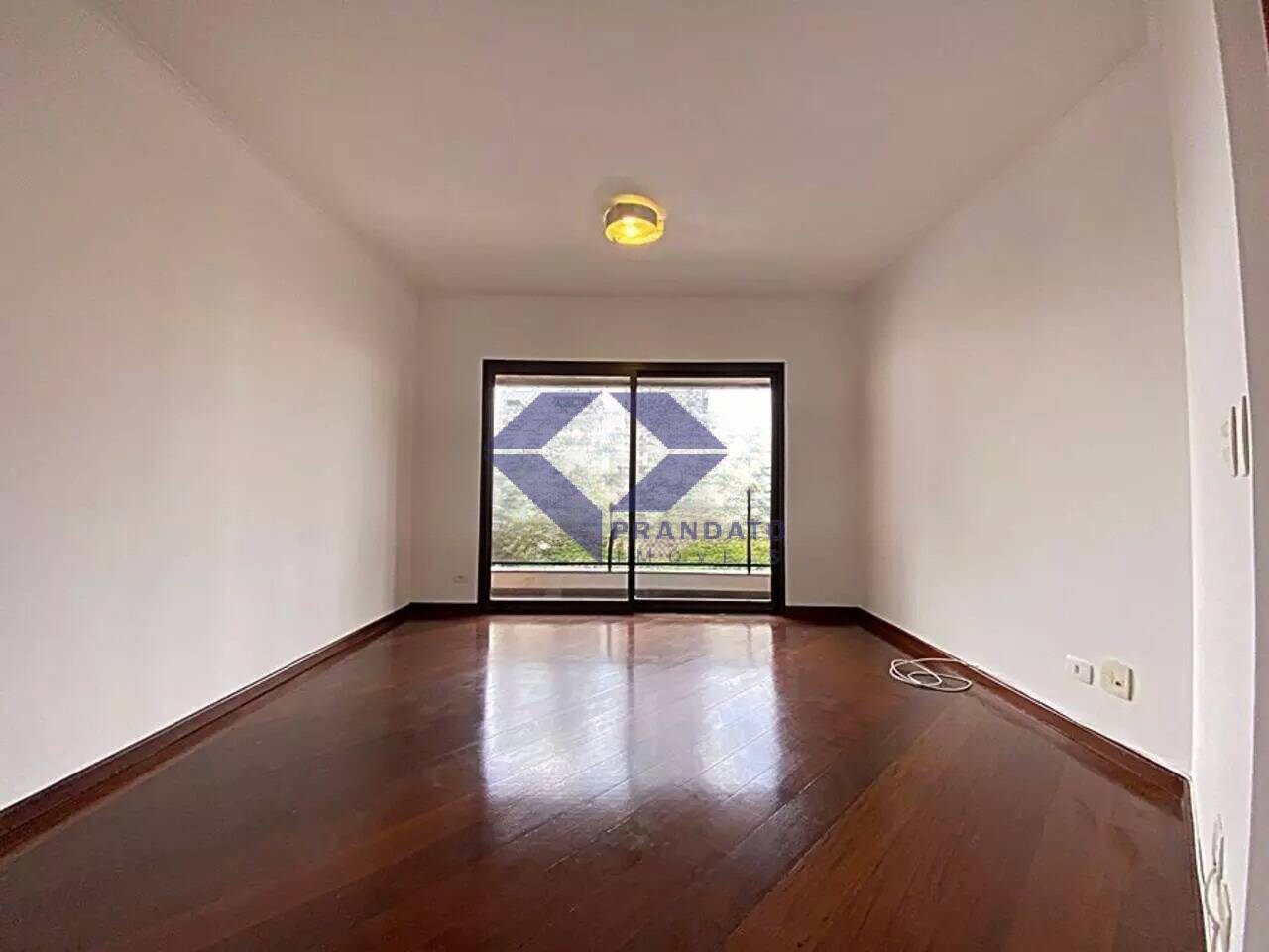 Apartamento à venda com 3 quartos, 110m² - Foto 2