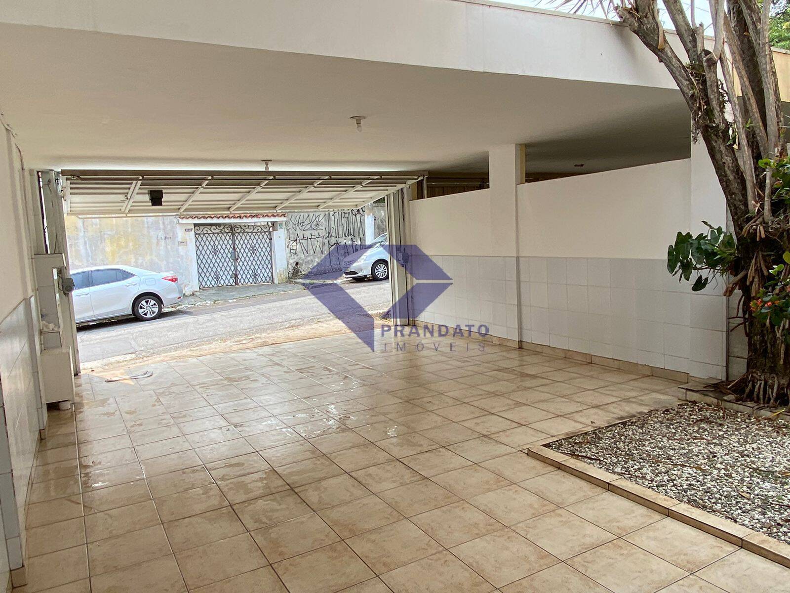 Sobrado à venda com 3 quartos, 200m² - Foto 1