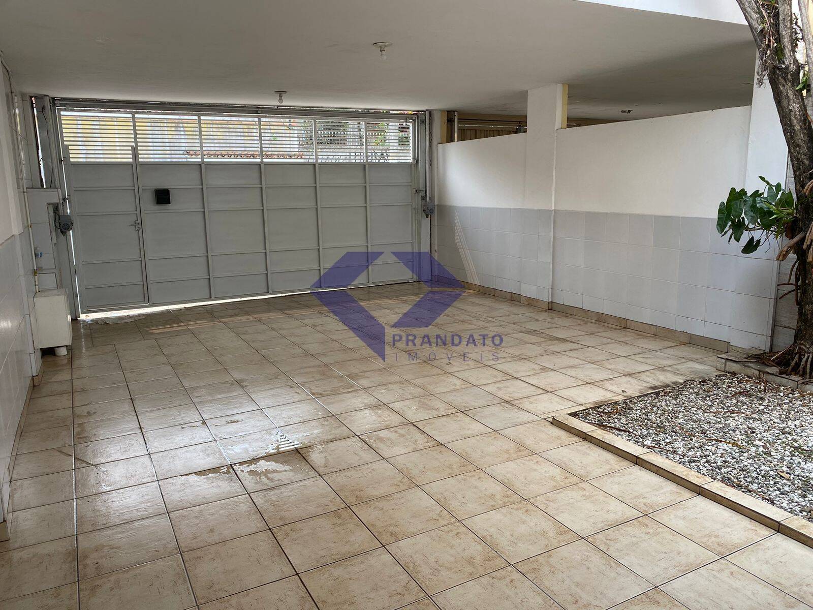 Sobrado à venda com 3 quartos, 200m² - Foto 2