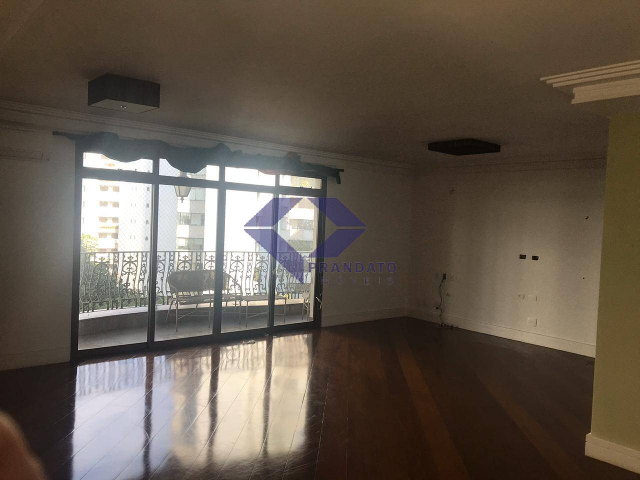 Apartamento para alugar com 3 quartos, 250m² - Foto 2