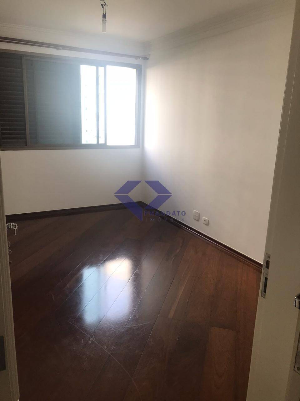 Apartamento para alugar com 3 quartos, 250m² - Foto 23