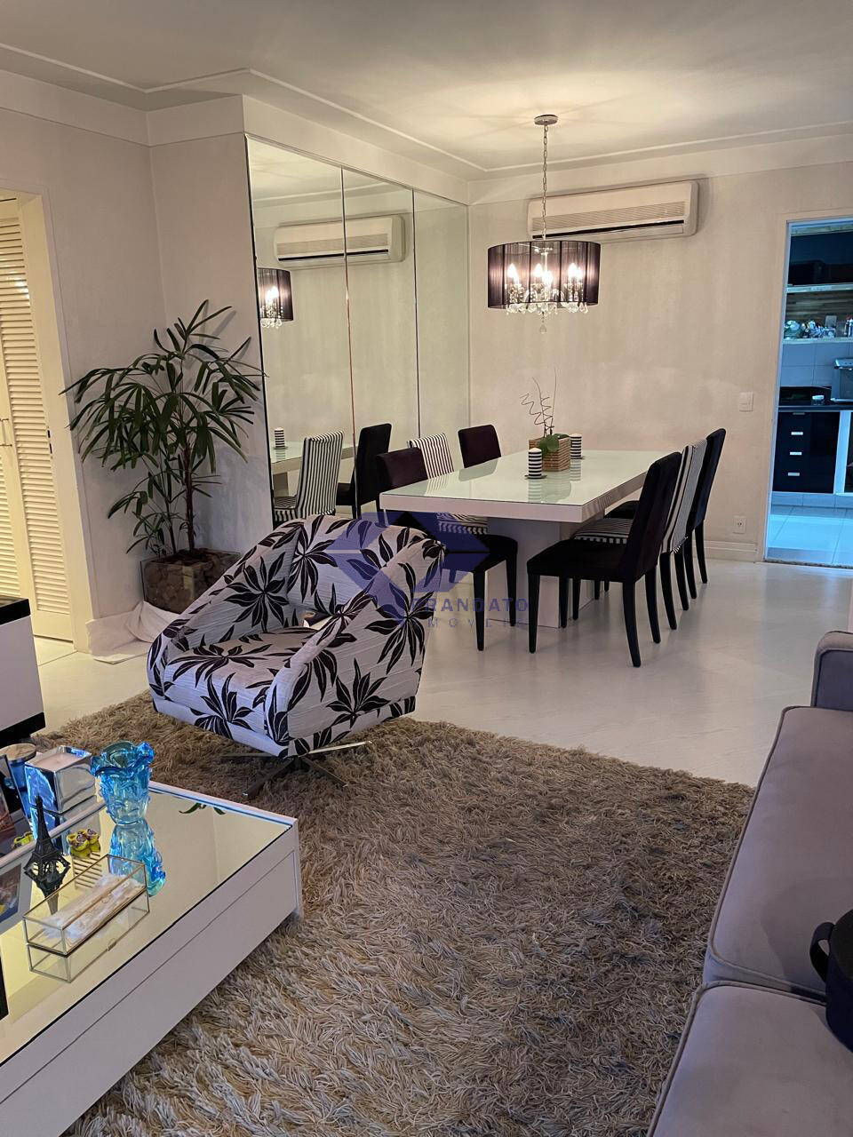 Apartamento à venda com 3 quartos, 111m² - Foto 1