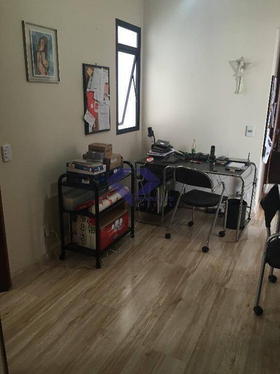 Apartamento à venda com 4 quartos, 210m² - Foto 7