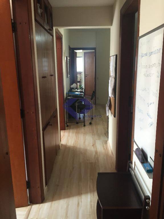 Apartamento à venda com 4 quartos, 210m² - Foto 12