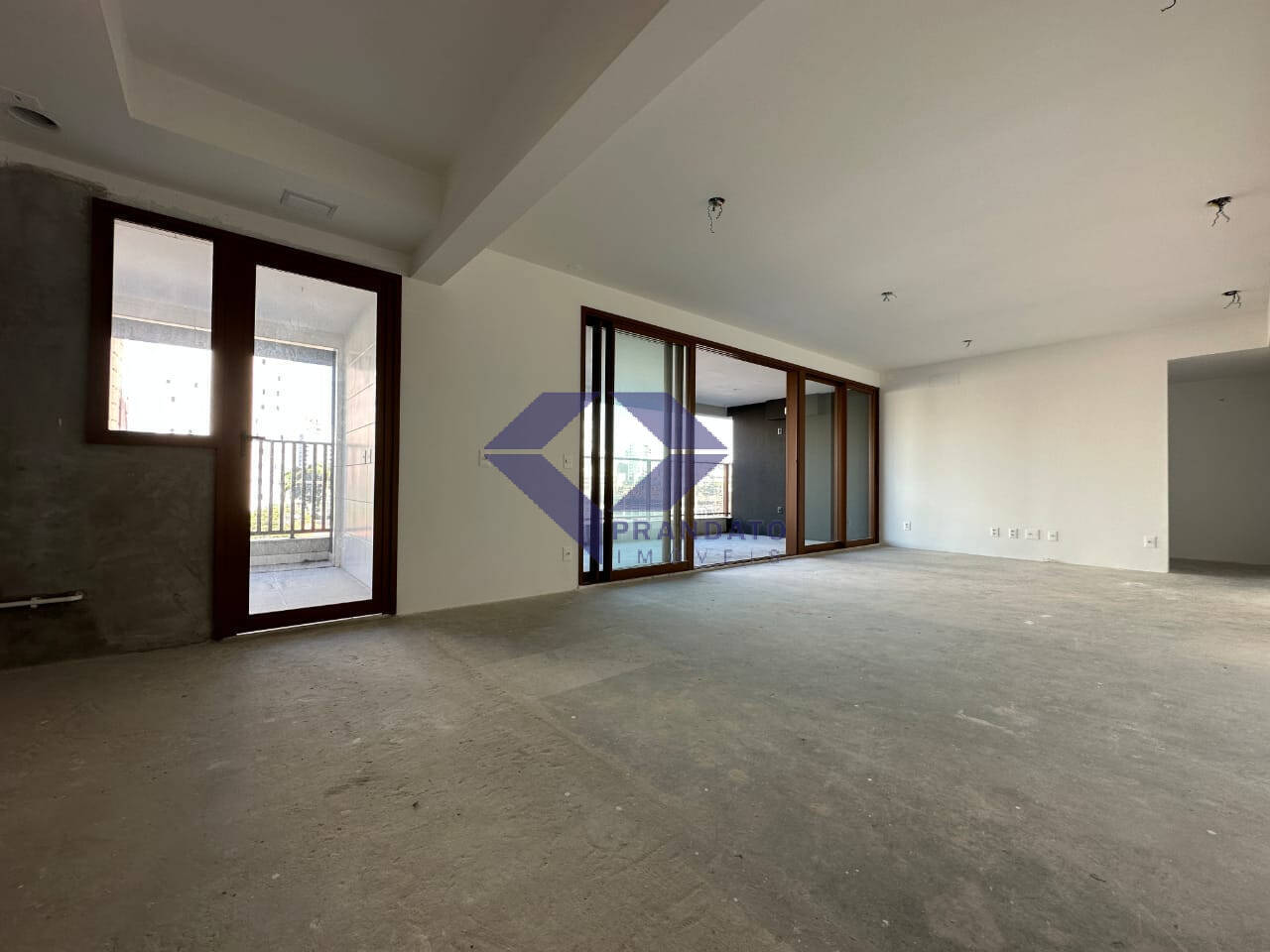 Apartamento à venda com 2 quartos, 110m² - Foto 3