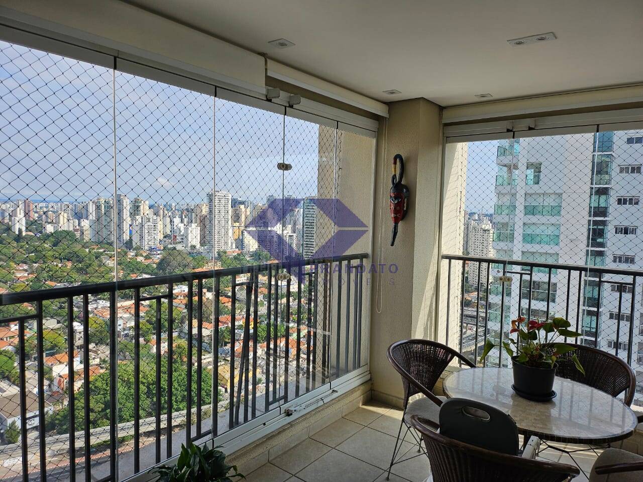 Apartamento à venda com 3 quartos, 240m² - Foto 4